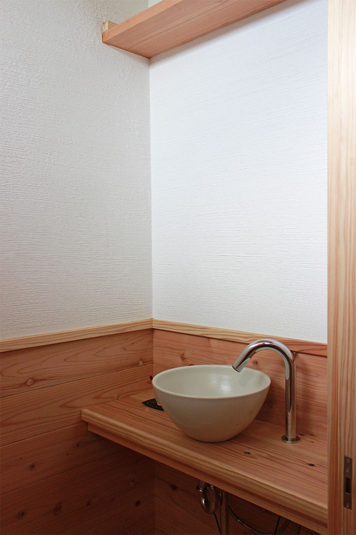 大分で建てる自然素材の家・もくせい工舎施工事例・宇佐市・トイレ