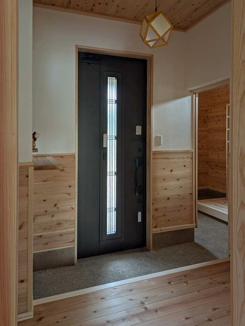 無垢の木と漆喰で作る自然素材のもくせい工舎の家・山香町・シューズクローゼット